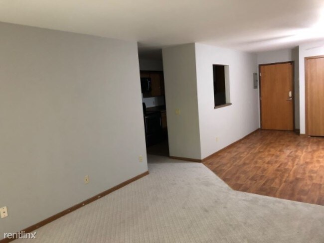 Building Photo - 3 br, 1 bath Condo - 1128 Morraine View Dr