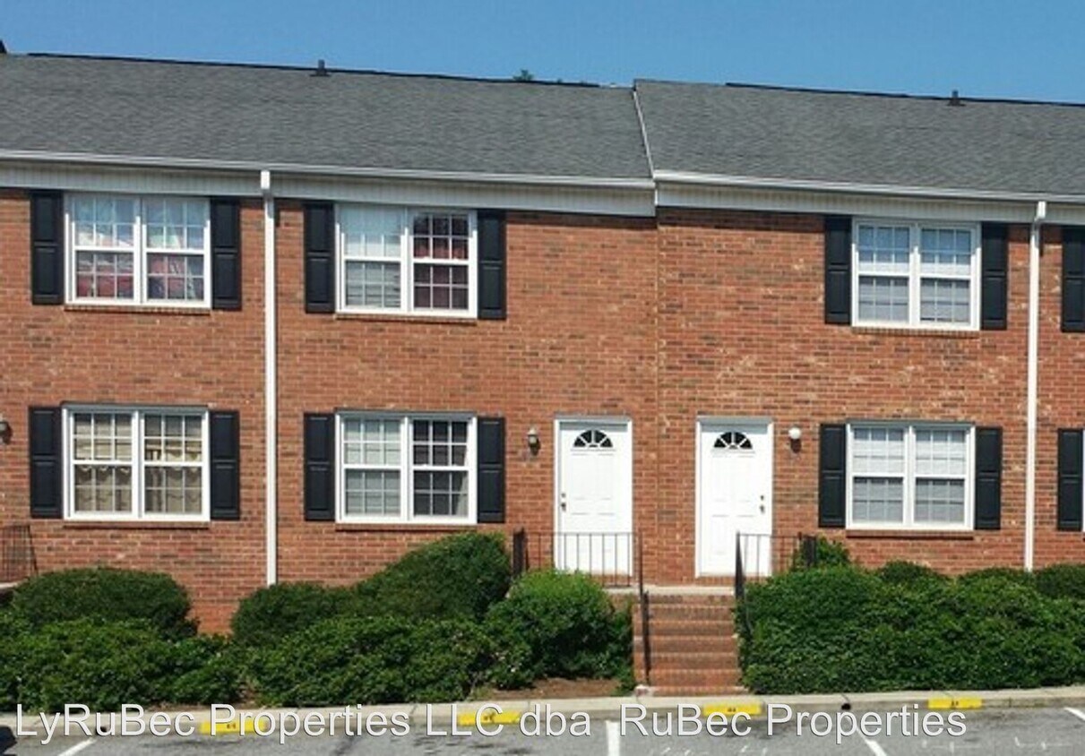 Primary Photo - 915-915 Nottingham Dr