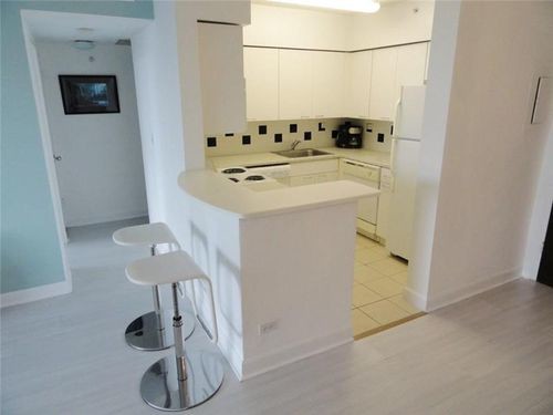 Building Photo - 1500 Bay Rd