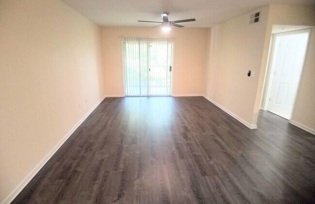 Foto del edificio - For Rent Beautiful 1/1 w covered GARAGE Condo @ Crest close to UCF  and Valencia College !!!