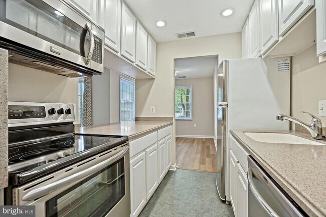 Building Photo - 105 Westwick Ct