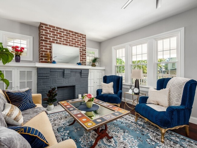 Living Room - 137 S Hague Ave