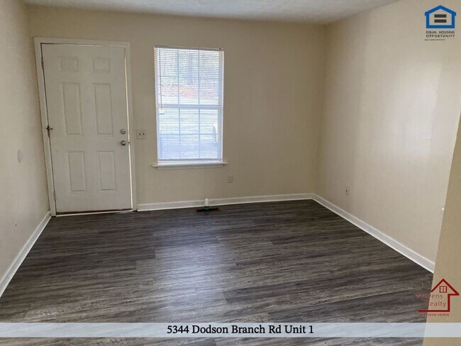 Foto del edificio - 5344 Dodson Branch Rd