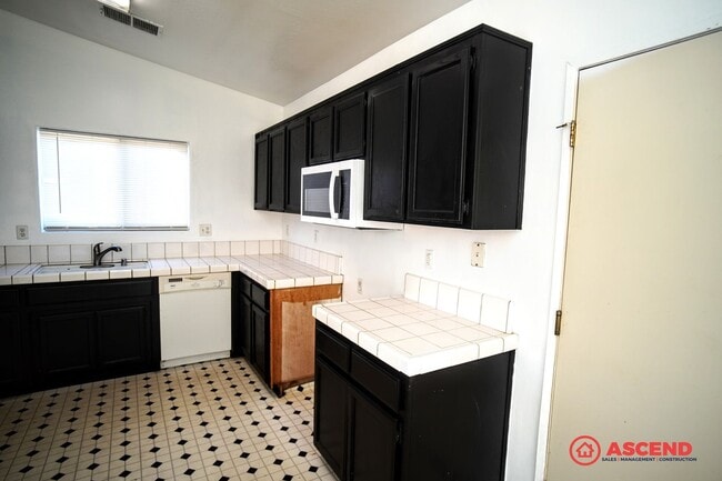 Building Photo - Darling Home in SW!