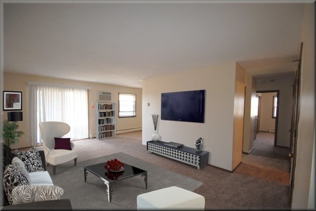 Building Photo - Kings Manor Apartments