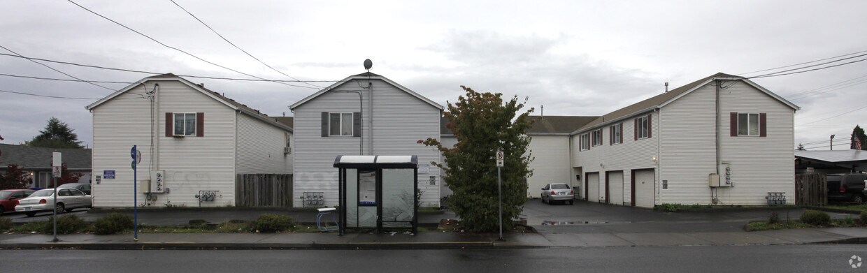 Foto principal - 8206-8250 SE Washington St