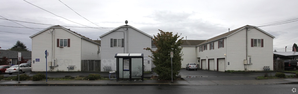 Primary Photo - 8206-8250 SE Washington St
