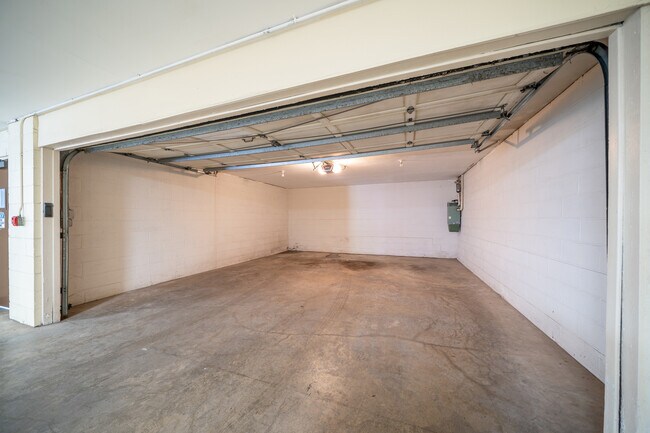Building Photo - 4C Cove Ln