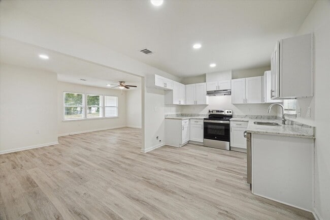 Foto del edificio - 3105 Babin Dr