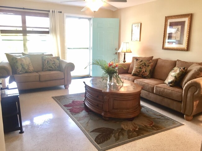 Building Photo - 119 SE Sailfish Ln