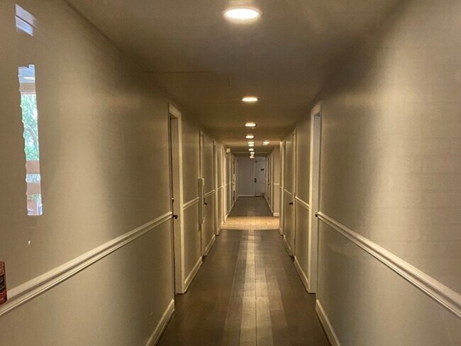 Foto del edificio - 5810 Oakwood Dr