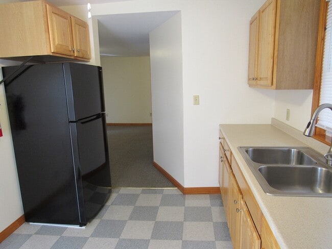 Building Photo - 390 Pleasant St