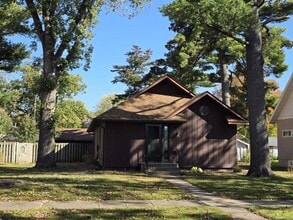 Building Photo - 827 Craite Ave