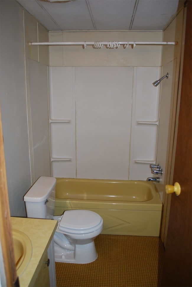 Building Photo - 106 W 2nd St