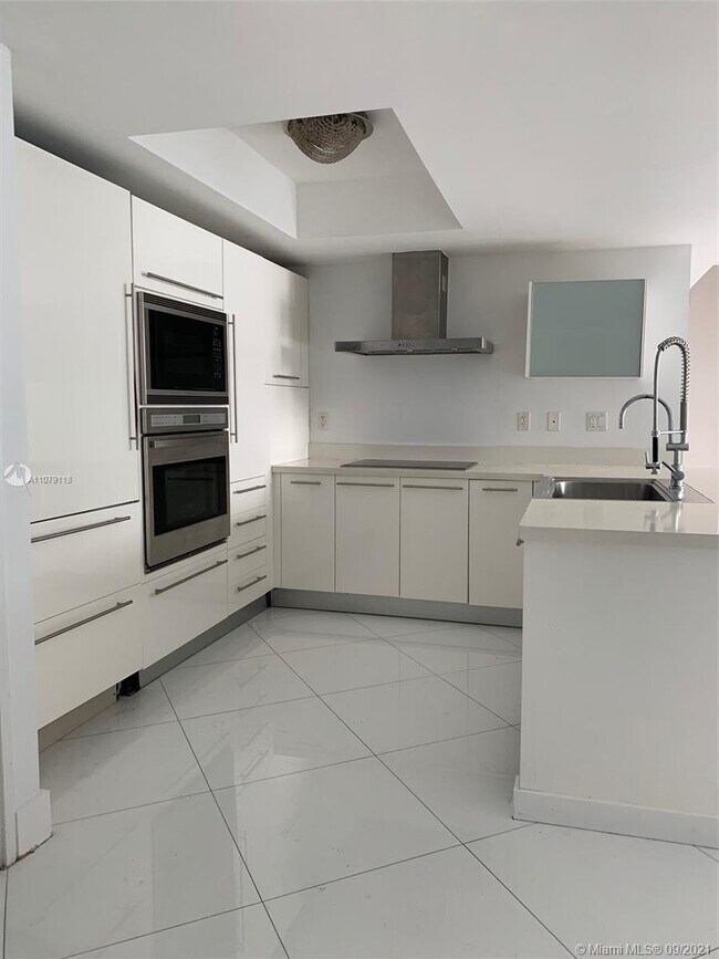 Building Photo - 150 Sunny Isles Blvd