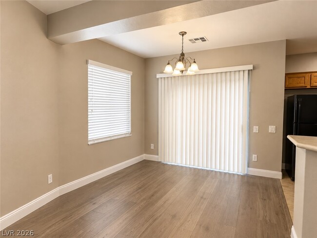 Building Photo - 6868 Sky Pointe Dr