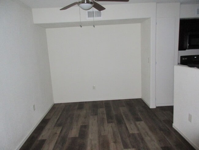 Building Photo - 1 Bedroom Remodeled located in Latigo!