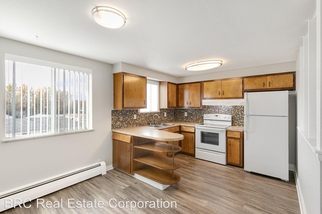 Building Photo - 2 br, 1 bath Apartment - 8220 West 16th Place
