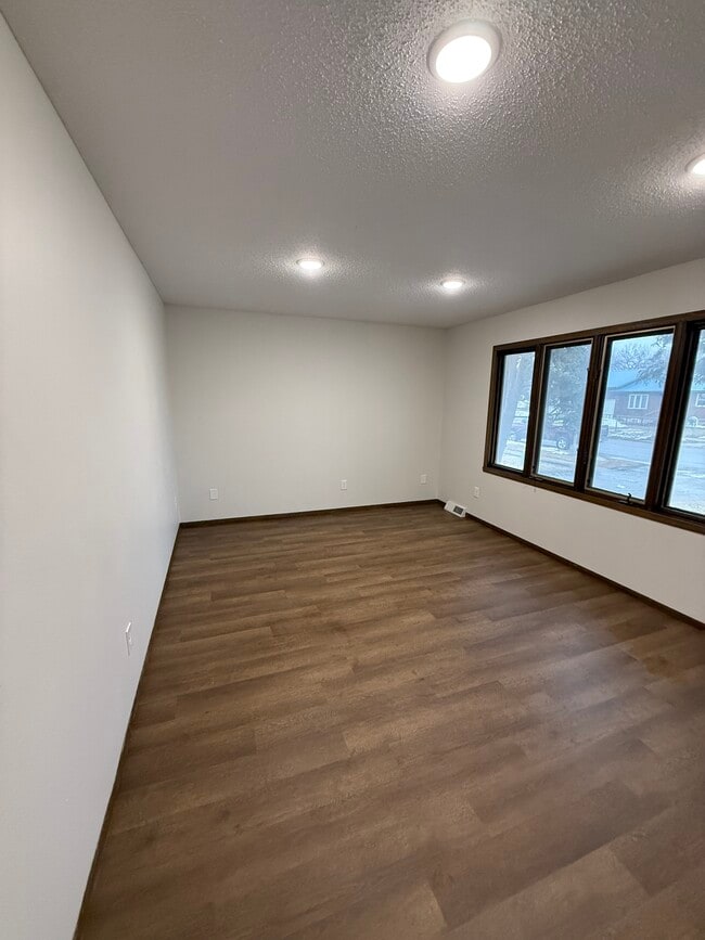 Building Photo - 822 29th St N