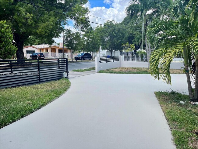 Foto del edificio - 337 SW 23rd Rd