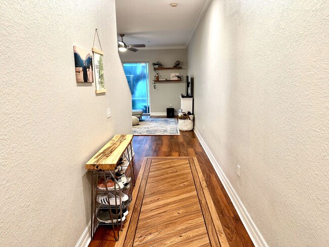 Building Photo - 3 Bed/ 2.5 Bath Pet Friendly Home!