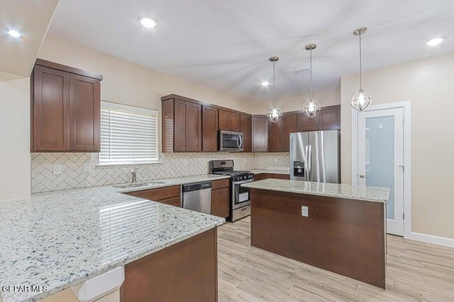 Building Photo - 15157 Method Ave