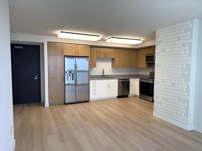 Foto del edificio - Ke Kilohana - Renovated High Floor 3 Bedroom 2 Bath 2 Parking in Ward Village