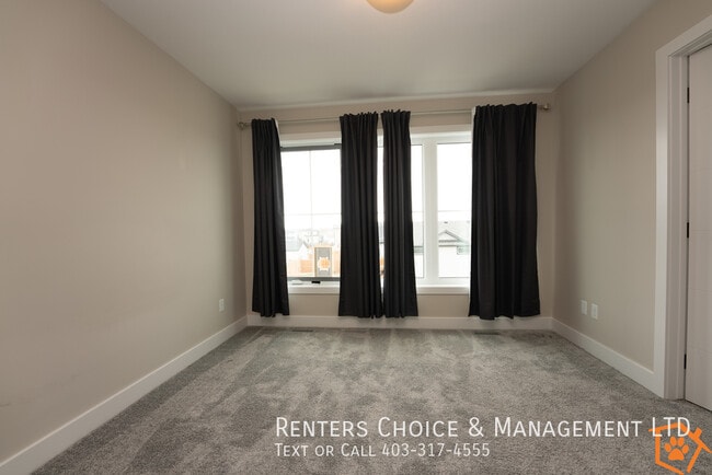 Building Photo - Newer, Pet Friendly Townhouse with Extra Storage