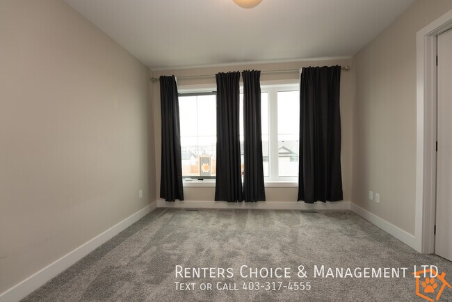 Photo du bâtiment - Newer, Pet Friendly Townhouse with Extra Storage