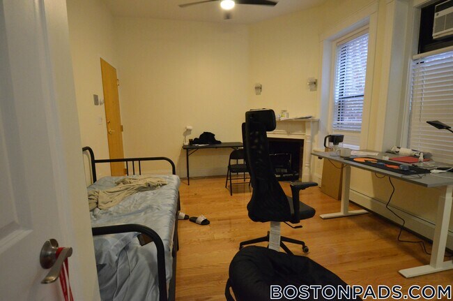 Foto del edificio - 79 Westland Ave