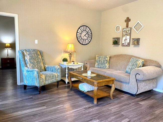 Foto del edificio - 798 Madison St