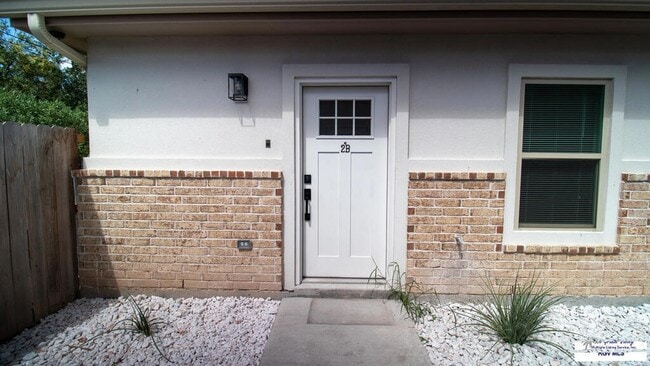 Building Photo - 312 E Magnolia Ave