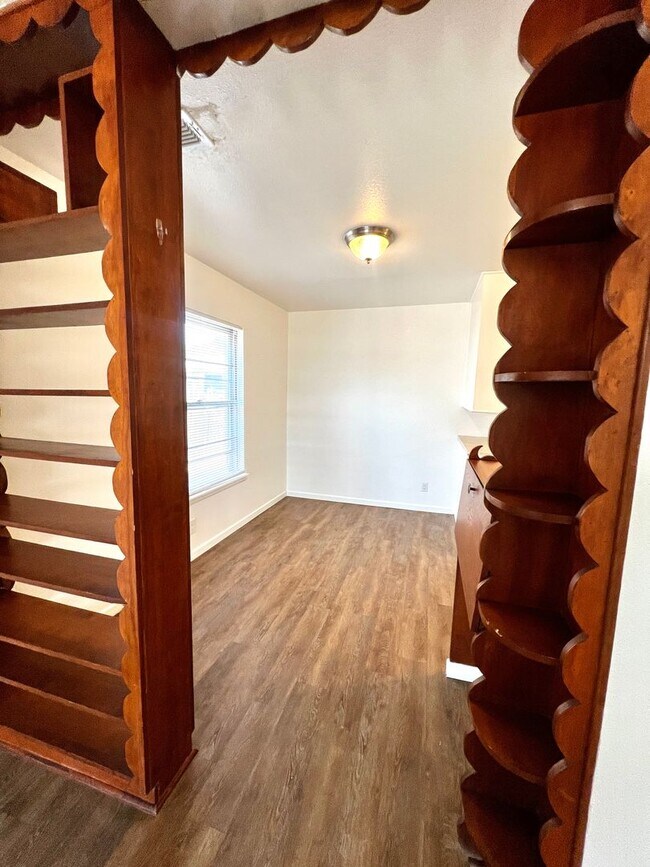 Building Photo - Charming 3 bedroom, 1 bathroom home