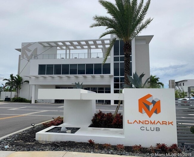 Building Photo - 10260 NW 63rd Ter