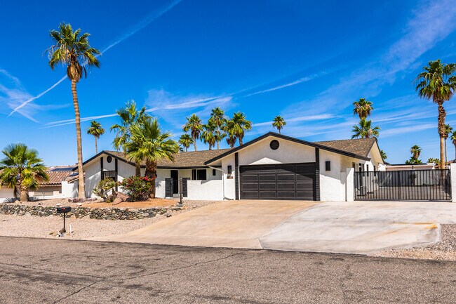 Building Photo - 2355 Souchak Dr