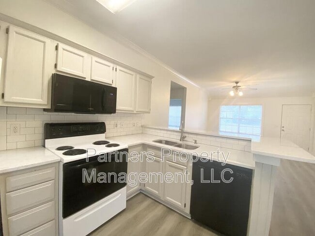 Building Photo - 1174 W Hendrix St