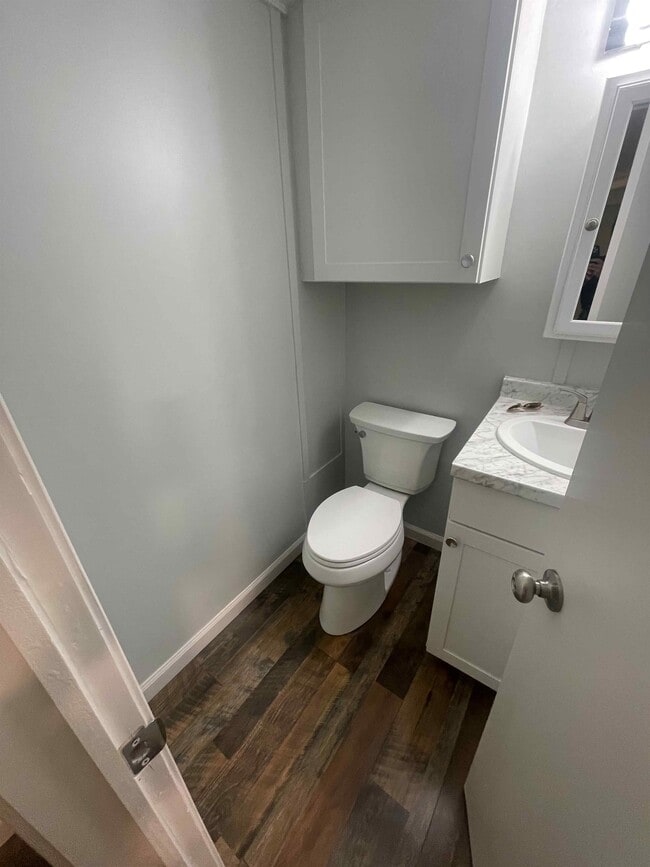 Foto del edificio - 582 Twin Ponds Rd