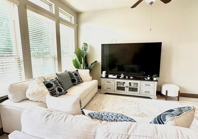Building Photo - 7 Aventura Pl
