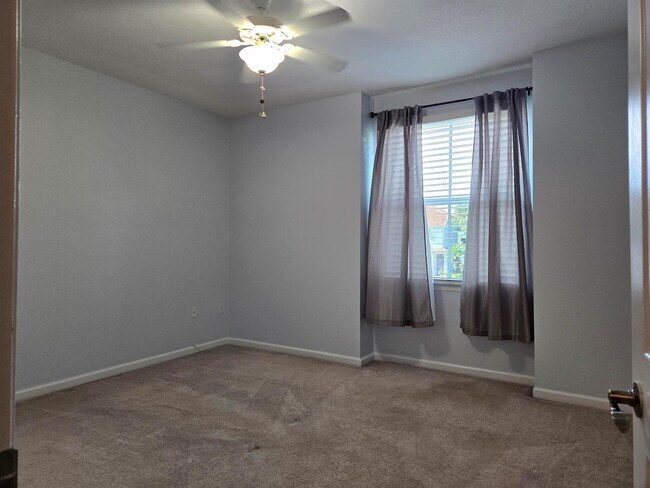 Foto del edificio - 2056 Alta Meadows Ln