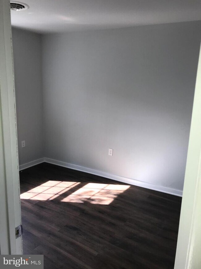 Building Photo - 19 W Loockerman St
