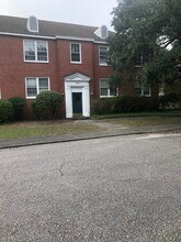 Building Photo - 2940 Oleander Dr