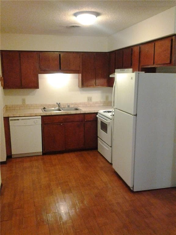 Building Photo - 2366 N Raven Ln