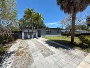 Building Photo - 1325 NW 11th Ct