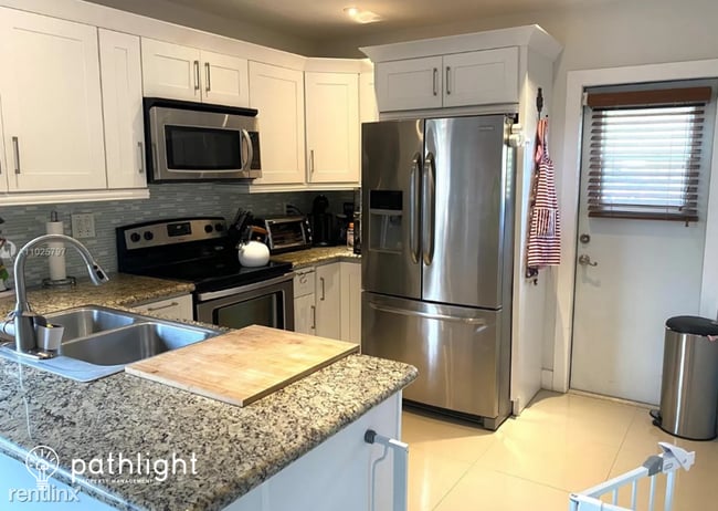 Building Photo - 4 br, 2 bath House - 11050 NE 3rd Ave UNIT