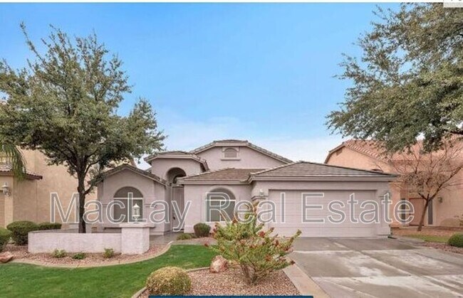 Building Photo - 4206 E Redwood Ln