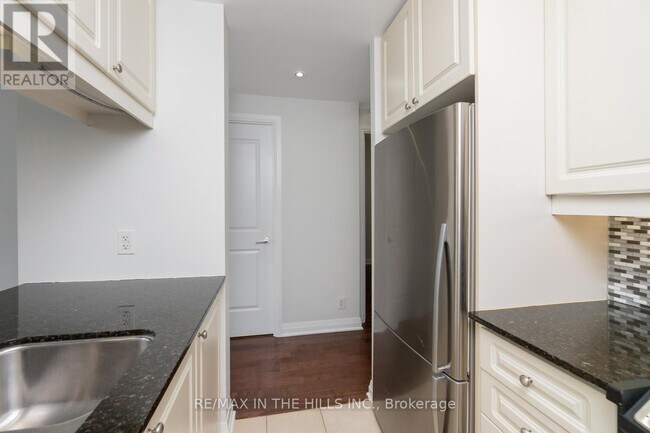 Building Photo - 1055 Southdown Rd