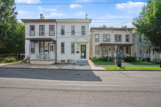 Building Photo - 153 Cedar St