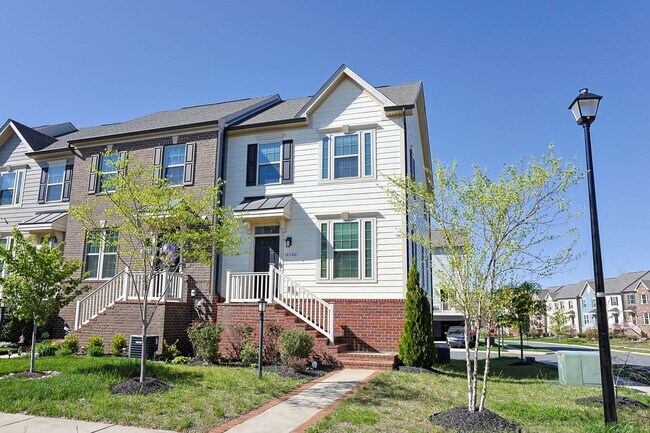 Foto del edificio - Welcome home to this move-in ready end uni...