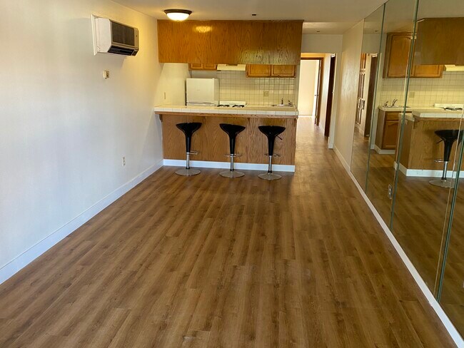 Foto del edificio - 17200 Newhope St