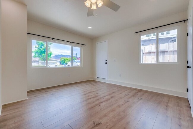 Foto del edificio - 843-843B Valley Village